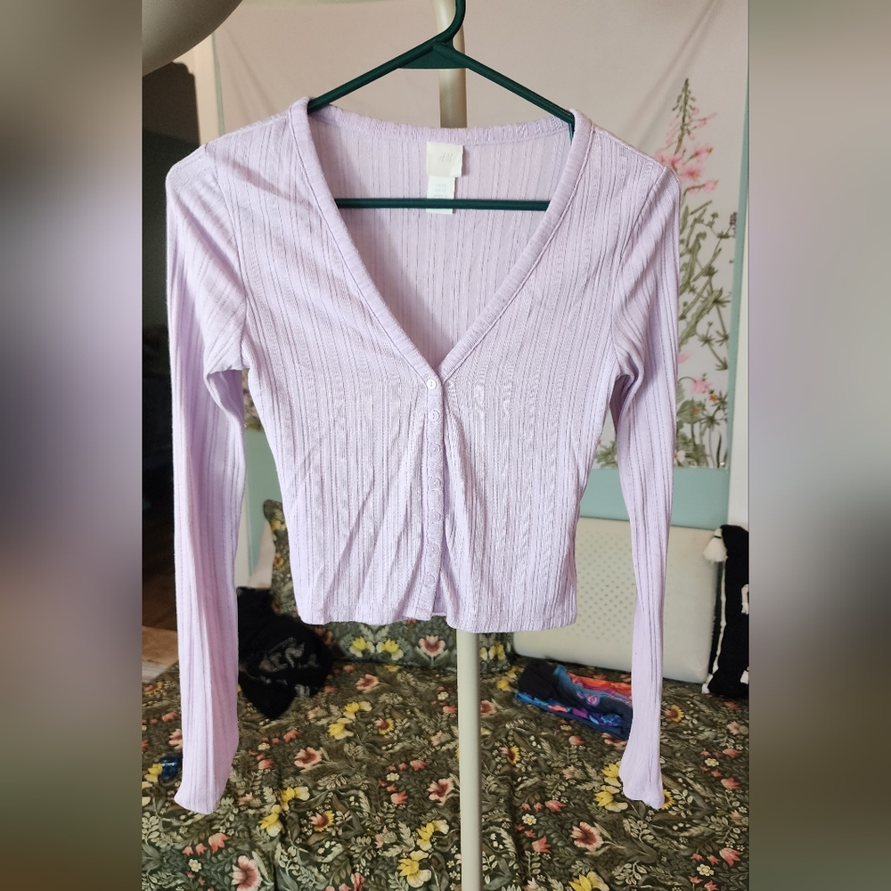V-neck button up top xs ladies lavender